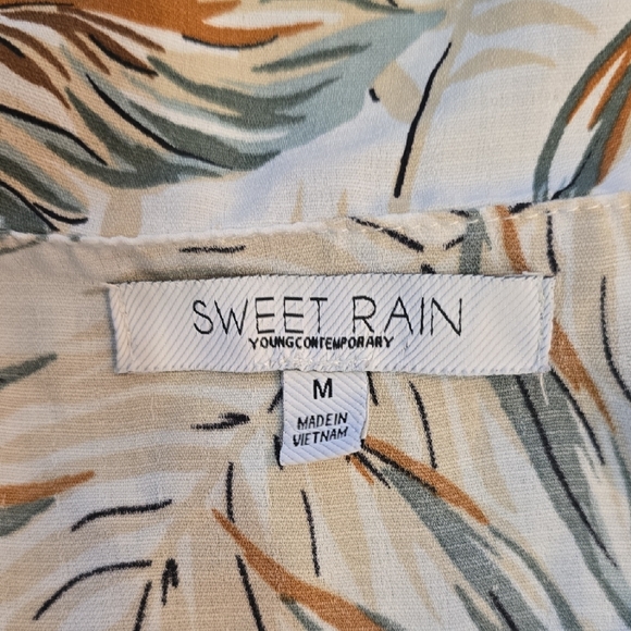 SHEIN Leaf Patterned Ruffle Blouse - Picture 2 of 2